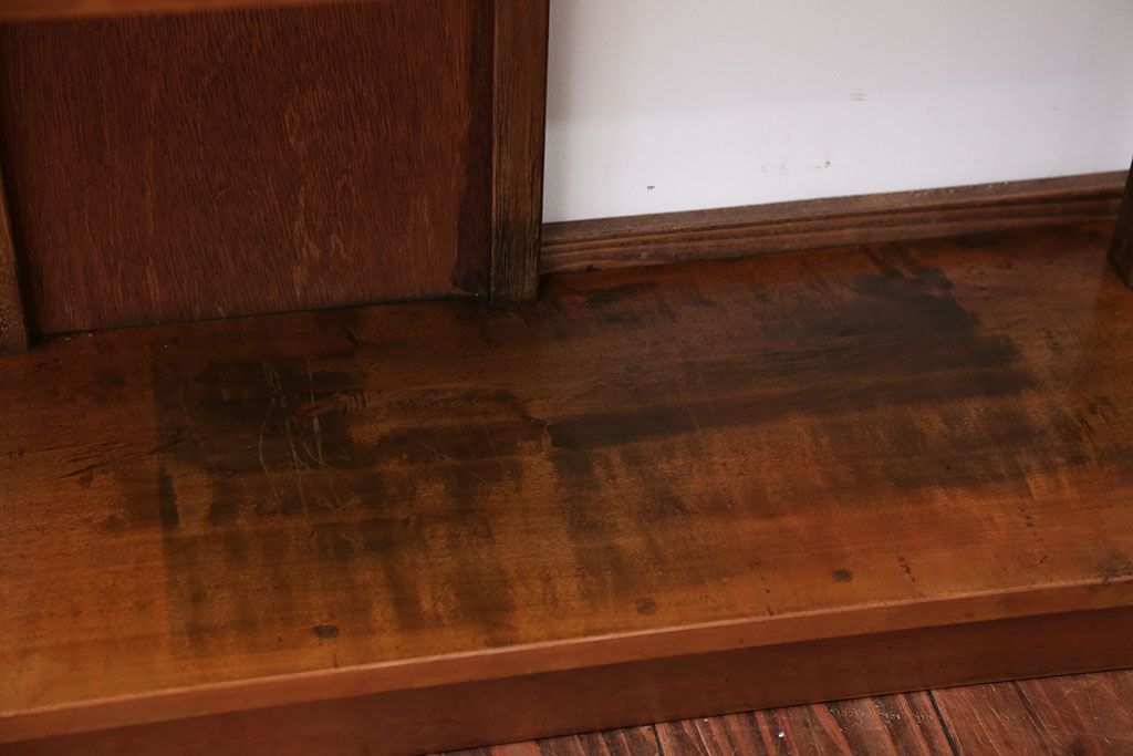 アンティーク家具　和製アンティーク　ナチュラルな木味のおしゃれな飾り棚