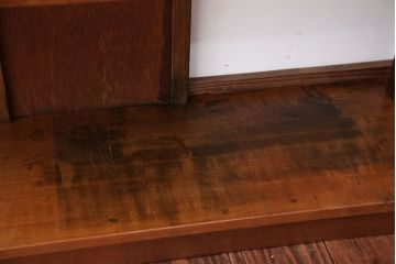 アンティーク家具　和製アンティーク　ナチュラルな木味のおしゃれな飾り棚