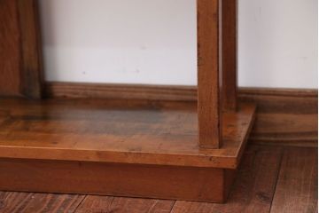 アンティーク家具　和製アンティーク　ナチュラルな木味のおしゃれな飾り棚
