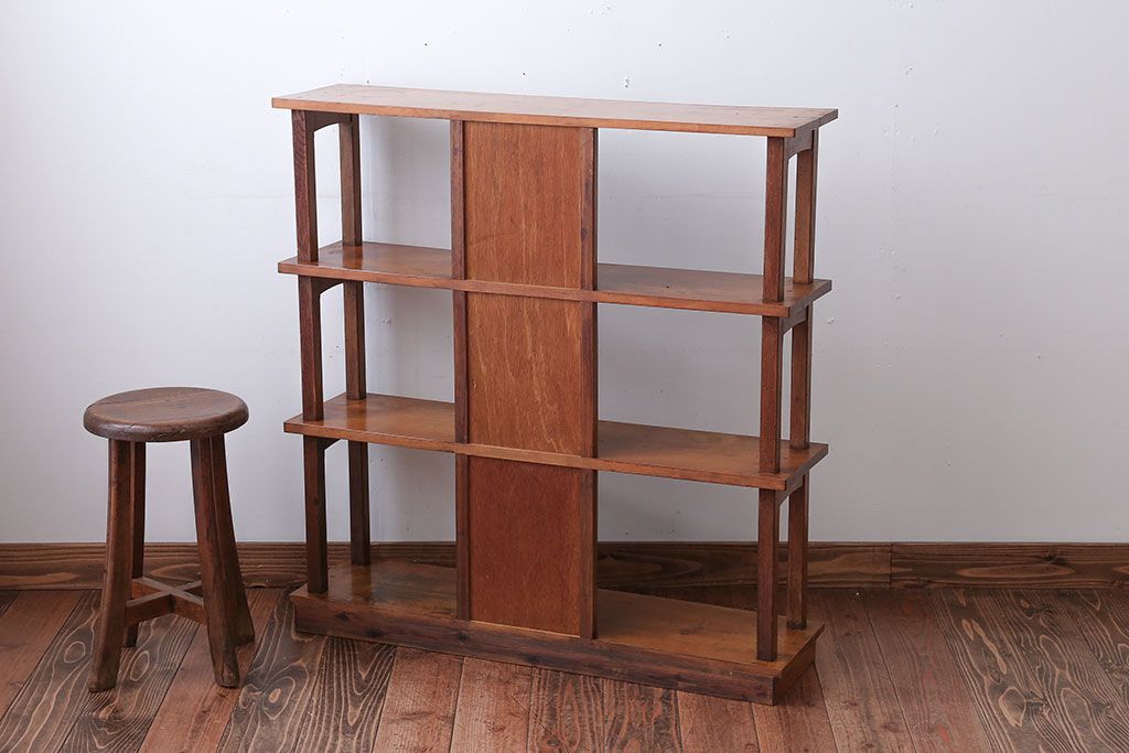 アンティーク家具　和製アンティーク　ナチュラルな木味のおしゃれな飾り棚