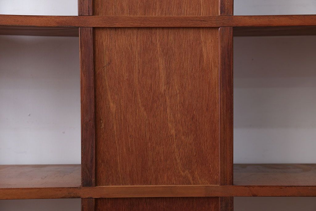 アンティーク家具　和製アンティーク　ナチュラルな木味のおしゃれな飾り棚