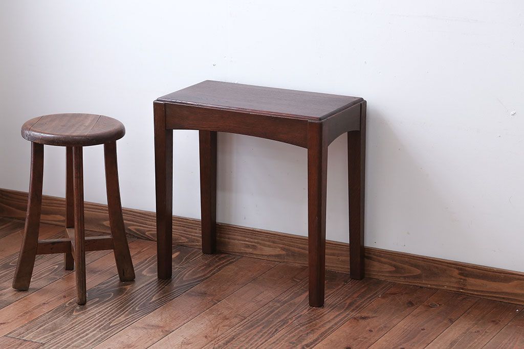 レトロ家具　昭和レトロ　日本楽器(ヤマハ)製　古いナラ材のシンプルなアンティークサイドテーブル