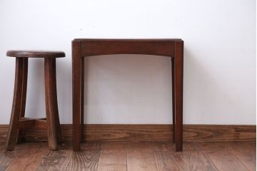 レトロ家具　昭和レトロ　日本楽器(ヤマハ)製　古いナラ材のシンプルなアンティークサイドテーブル