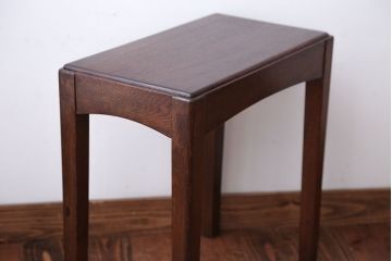 レトロ家具　昭和レトロ　日本楽器(ヤマハ)製　古いナラ材のシンプルなアンティークサイドテーブル