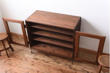 アンティーク家具　和製アンティーク　古い桐材の鉄脚付き収納戸棚