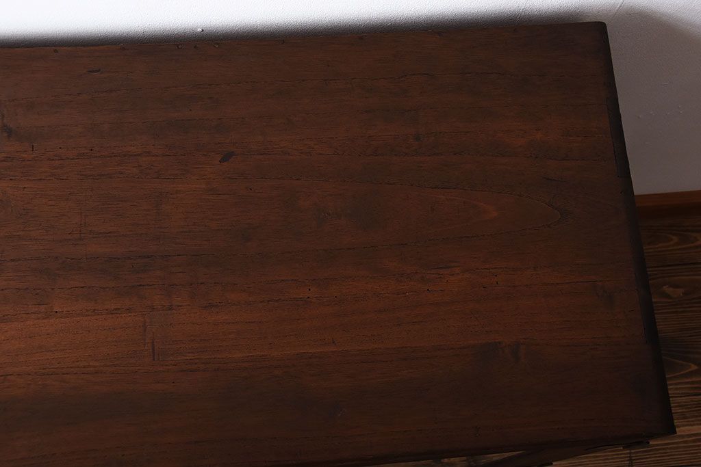 アンティーク家具　和製アンティーク　古い桐材の鉄脚付き収納戸棚