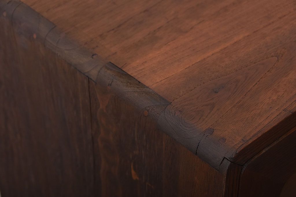 アンティーク家具　和製アンティーク　古い桐材の鉄脚付き収納戸棚