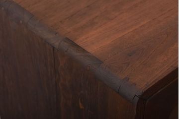 アンティーク家具　和製アンティーク　古い桐材の鉄脚付き収納戸棚