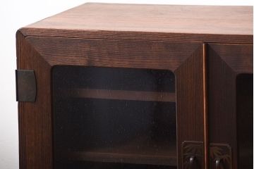 アンティーク家具　和製アンティーク　古い桐材の鉄脚付き収納戸棚