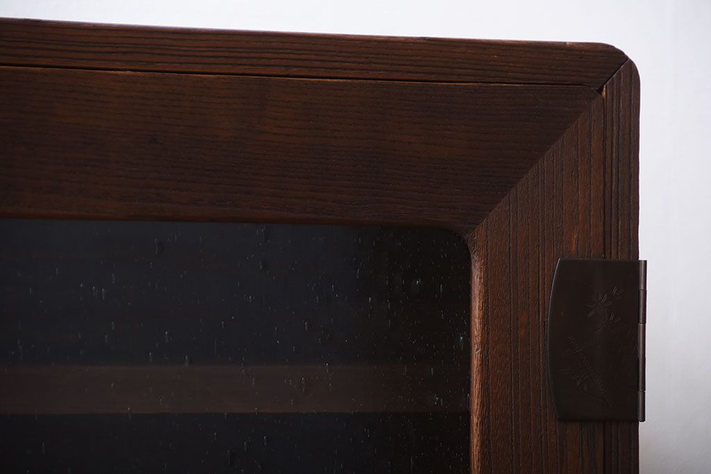 アンティーク家具　和製アンティーク　古い桐材の鉄脚付き収納戸棚