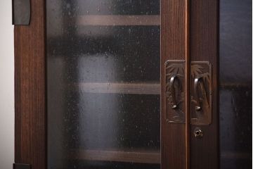 アンティーク家具　和製アンティーク　古い桐材の鉄脚付き収納戸棚