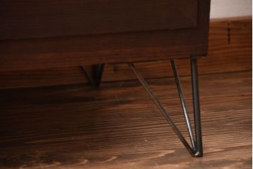 アンティーク家具　和製アンティーク　古い桐材の鉄脚付き収納戸棚