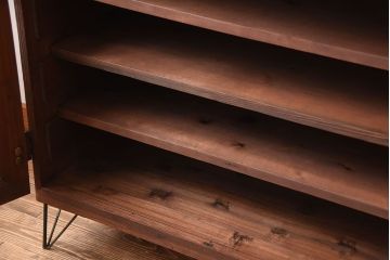 アンティーク家具　和製アンティーク　古い桐材の鉄脚付き収納戸棚