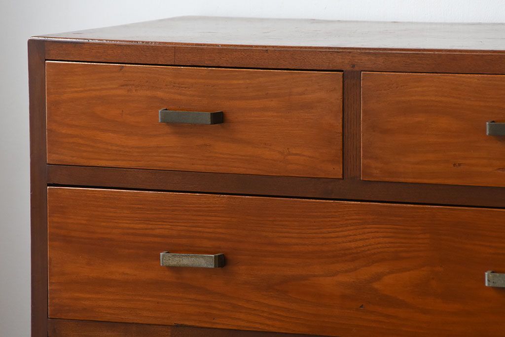 レトロ家具　昭和レトロ　シンプルな古い木製のアンティークチェスト(1)