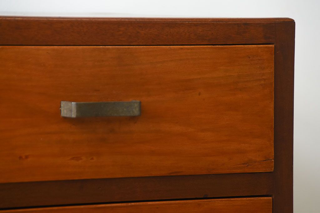 レトロ家具　昭和レトロ　シンプルな古い木製のアンティークチェスト(1)