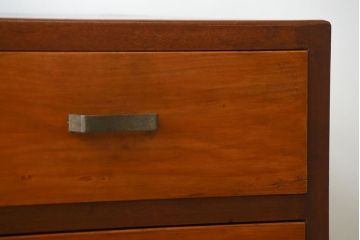 レトロ家具　昭和レトロ　シンプルな古い木製のアンティークチェスト(1)