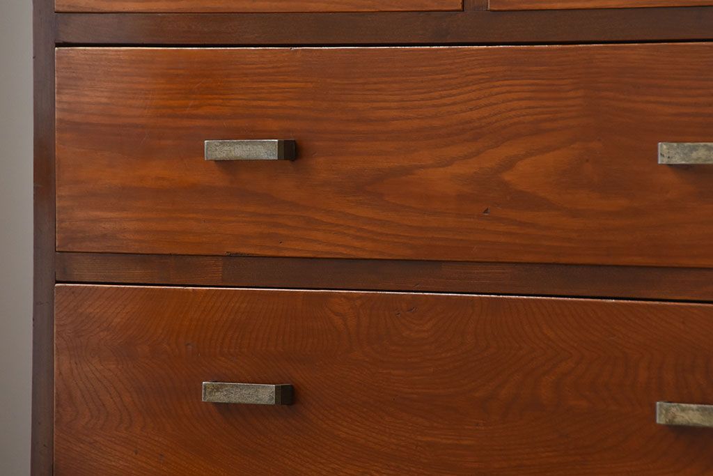 レトロ家具　昭和レトロ　シンプルな古い木製のアンティークチェスト(1)