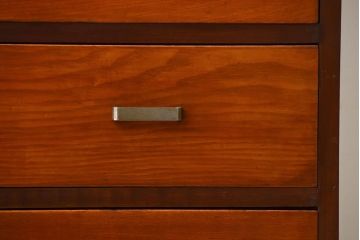 レトロ家具　昭和レトロ　シンプルな古い木製のアンティークチェスト(1)