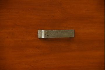 レトロ家具　昭和レトロ　シンプルな古い木製のアンティークチェスト(1)