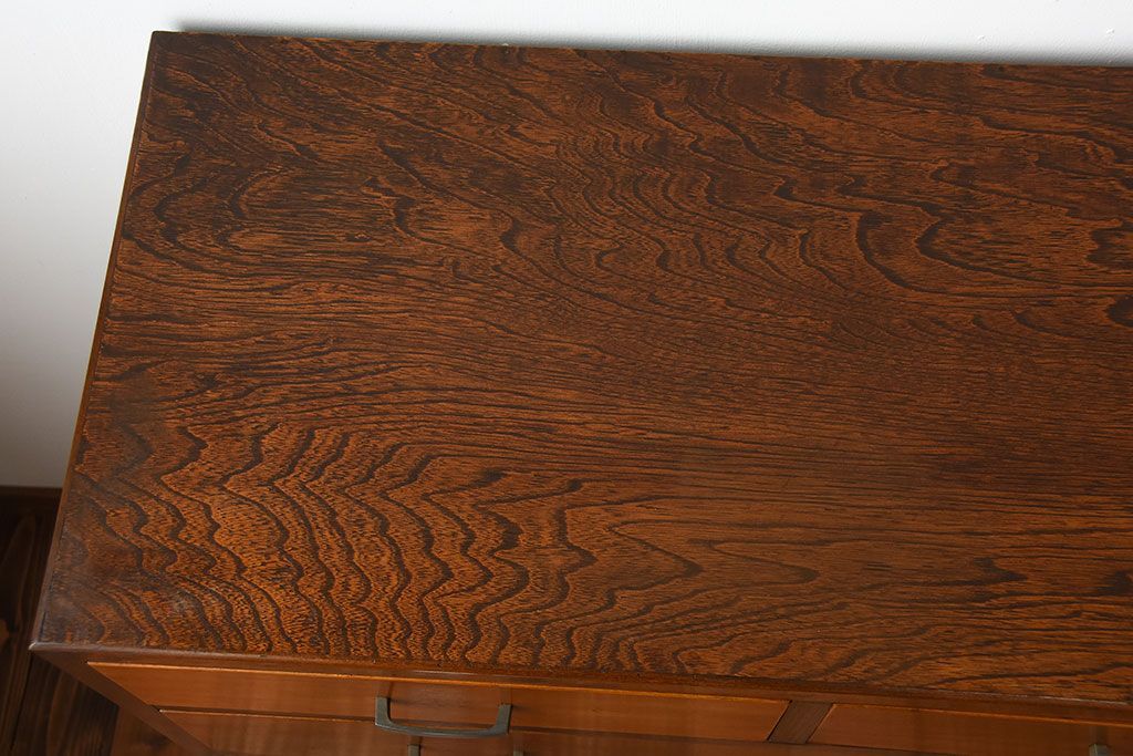 レトロ家具　昭和レトロ　シンプルな古い木製のアンティークチェスト(2)