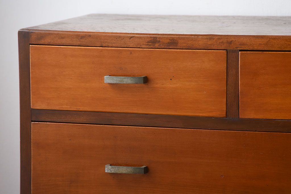 レトロ家具　昭和レトロ　シンプルな古い木製のアンティークチェスト(2)