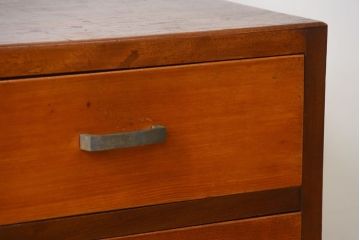 レトロ家具　昭和レトロ　シンプルな古い木製のアンティークチェスト(2)