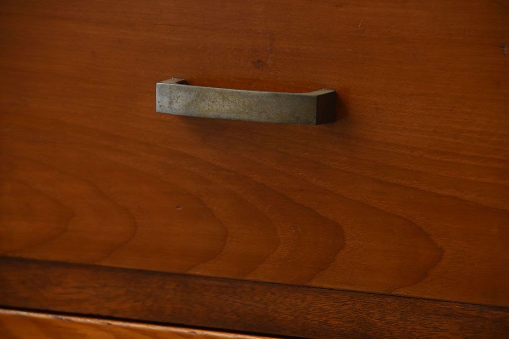 レトロ家具　昭和レトロ　シンプルな古い木製のアンティークチェスト(2)