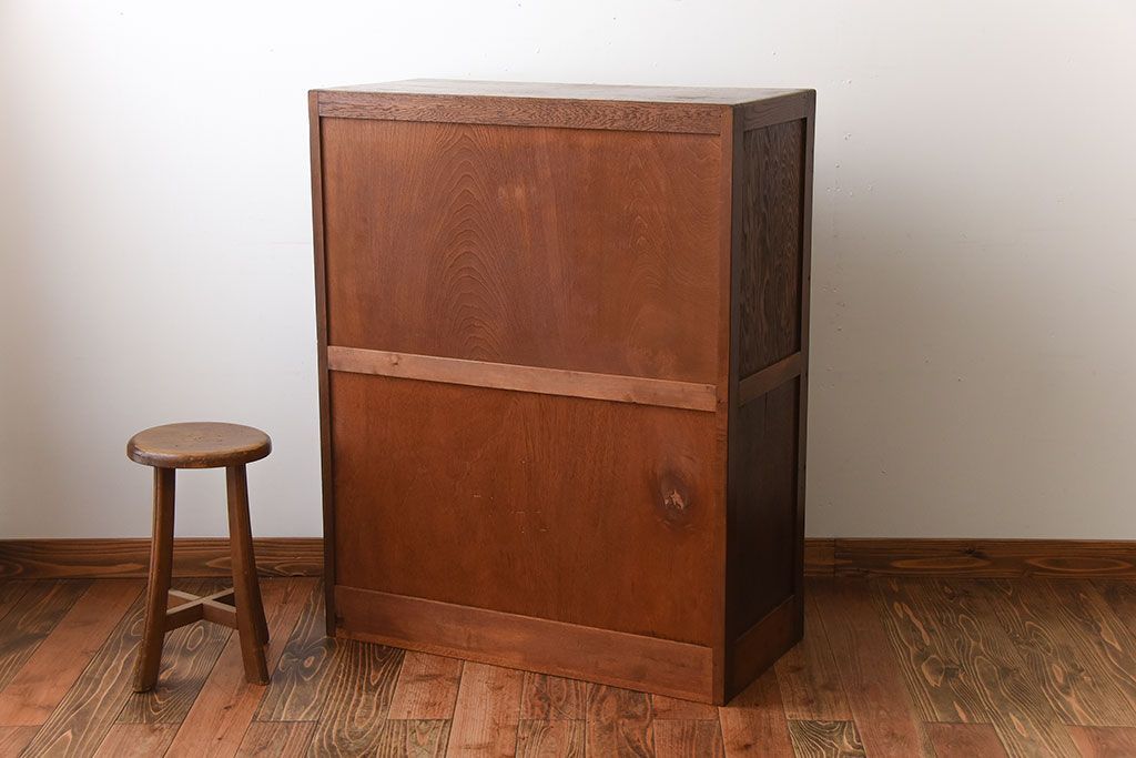 レトロ家具　昭和レトロ　シンプルな古い木製のアンティークチェスト(2)