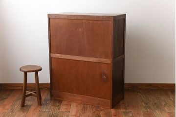 レトロ家具　昭和レトロ　シンプルな古い木製のアンティークチェスト(2)