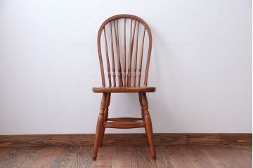 ヴィンテージ家具　ビンテージ　秋田木工の後姿が美しいウィンザーチェア(ダイニングチェア、ウインザーチェア)