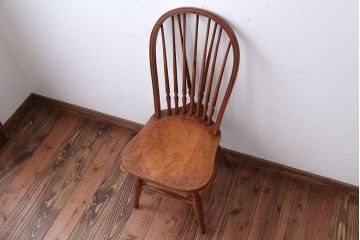 ヴィンテージ家具　ビンテージ　秋田木工の後姿が美しいウィンザーチェア(ダイニングチェア、ウインザーチェア)