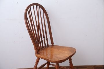 ヴィンテージ家具　ビンテージ　秋田木工の後姿が美しいウィンザーチェア(ダイニングチェア、ウインザーチェア)