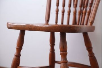 ヴィンテージ家具　ビンテージ　秋田木工の後姿が美しいウィンザーチェア(ダイニングチェア、ウインザーチェア)
