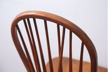 ヴィンテージ家具　ビンテージ　秋田木工の後姿が美しいウィンザーチェア(ダイニングチェア、ウインザーチェア)