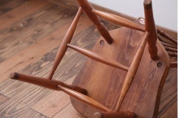 ヴィンテージ家具　ビンテージ　秋田木工の後姿が美しいウィンザーチェア(ダイニングチェア、ウインザーチェア)