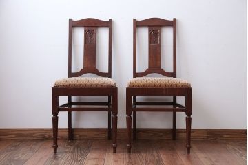 アンティーク家具　イギリスアンティーク　彫刻が美しいオーク材の大ぶりなダイニングチェア2脚セット