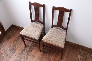 アンティーク家具　イギリスアンティーク　彫刻が美しいオーク材の大ぶりなダイニングチェア2脚セット