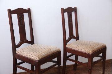 アンティーク家具　イギリスアンティーク　彫刻が美しいオーク材の大ぶりなダイニングチェア2脚セット