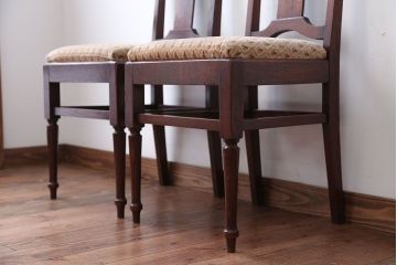 アンティーク家具　イギリスアンティーク　彫刻が美しいオーク材の大ぶりなダイニングチェア2脚セット