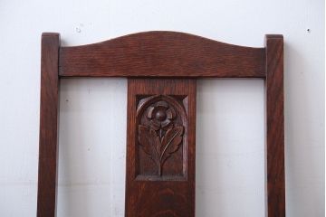 アンティーク家具　イギリスアンティーク　彫刻が美しいオーク材の大ぶりなダイニングチェア2脚セット