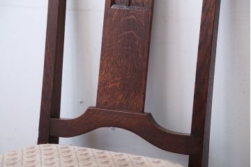 アンティーク家具　イギリスアンティーク　彫刻が美しいオーク材の大ぶりなダイニングチェア2脚セット