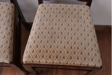 アンティーク家具　イギリスアンティーク　彫刻が美しいオーク材の大ぶりなダイニングチェア2脚セット