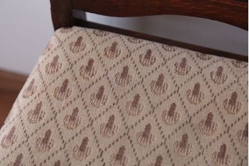 アンティーク家具　イギリスアンティーク　彫刻が美しいオーク材の大ぶりなダイニングチェア2脚セット