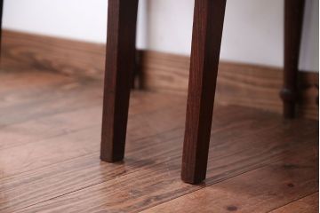 アンティーク家具　イギリスアンティーク　彫刻が美しいオーク材の大ぶりなダイニングチェア2脚セット