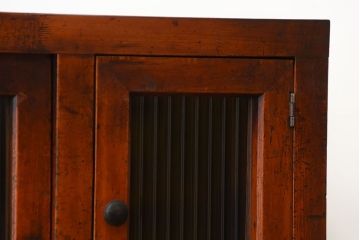 アンティーク家具　アンティーク　モールガラス入り!古い木製の脚付き引き戸収納棚