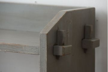 アンティーク家具 アンティークペイント シャビーでおしゃれな楔式本棚