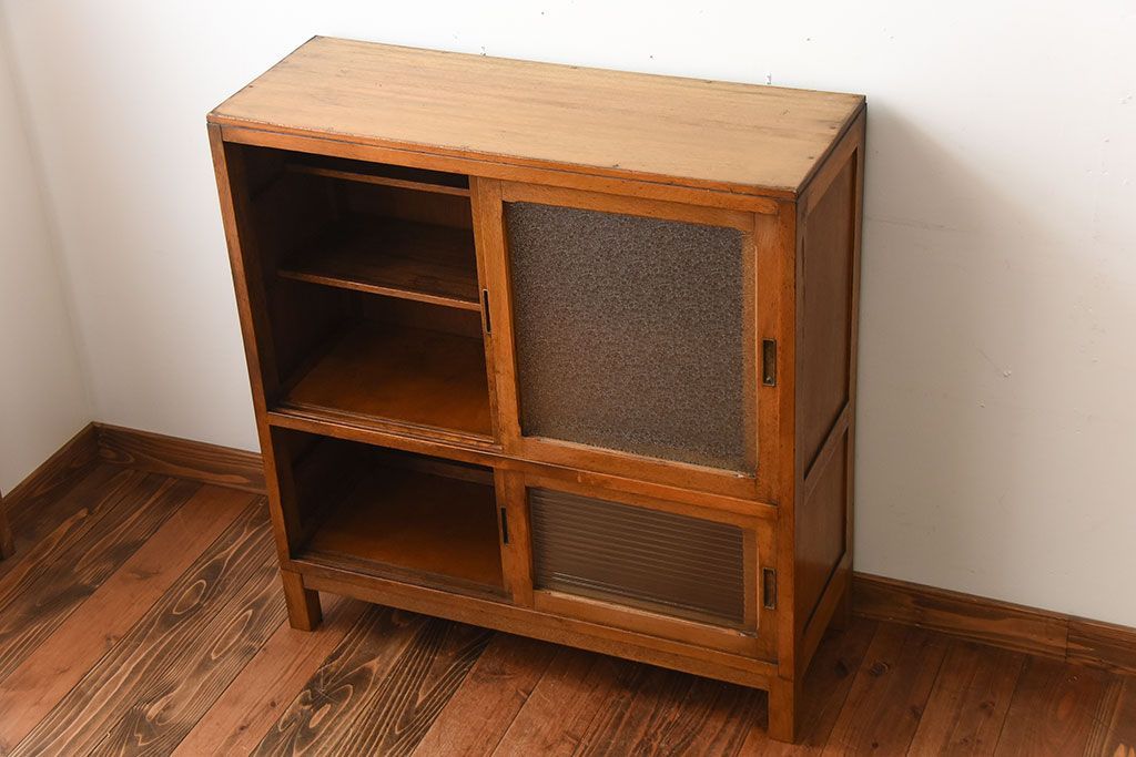 レトロ家具　昭和レトロ　ダイヤガラスとモールガラス入り!アンティーク脚付き収納棚