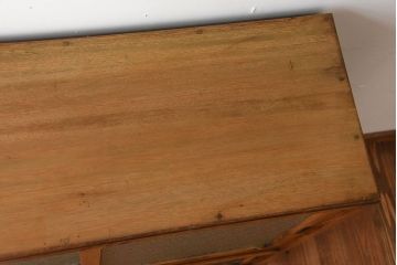 レトロ家具　昭和レトロ　ダイヤガラスとモールガラス入り!アンティーク脚付き収納棚