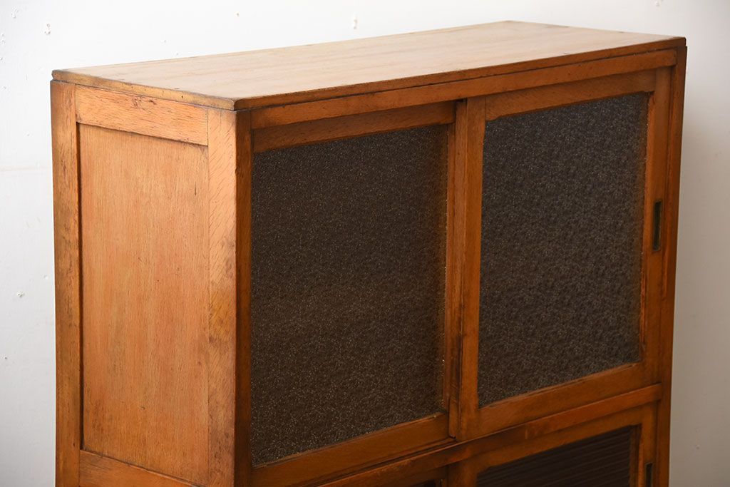 レトロ家具　昭和レトロ　ダイヤガラスとモールガラス入り!アンティーク脚付き収納棚