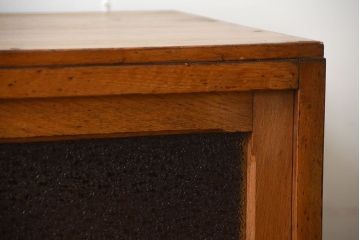 レトロ家具　昭和レトロ　ダイヤガラスとモールガラス入り!アンティーク脚付き収納棚